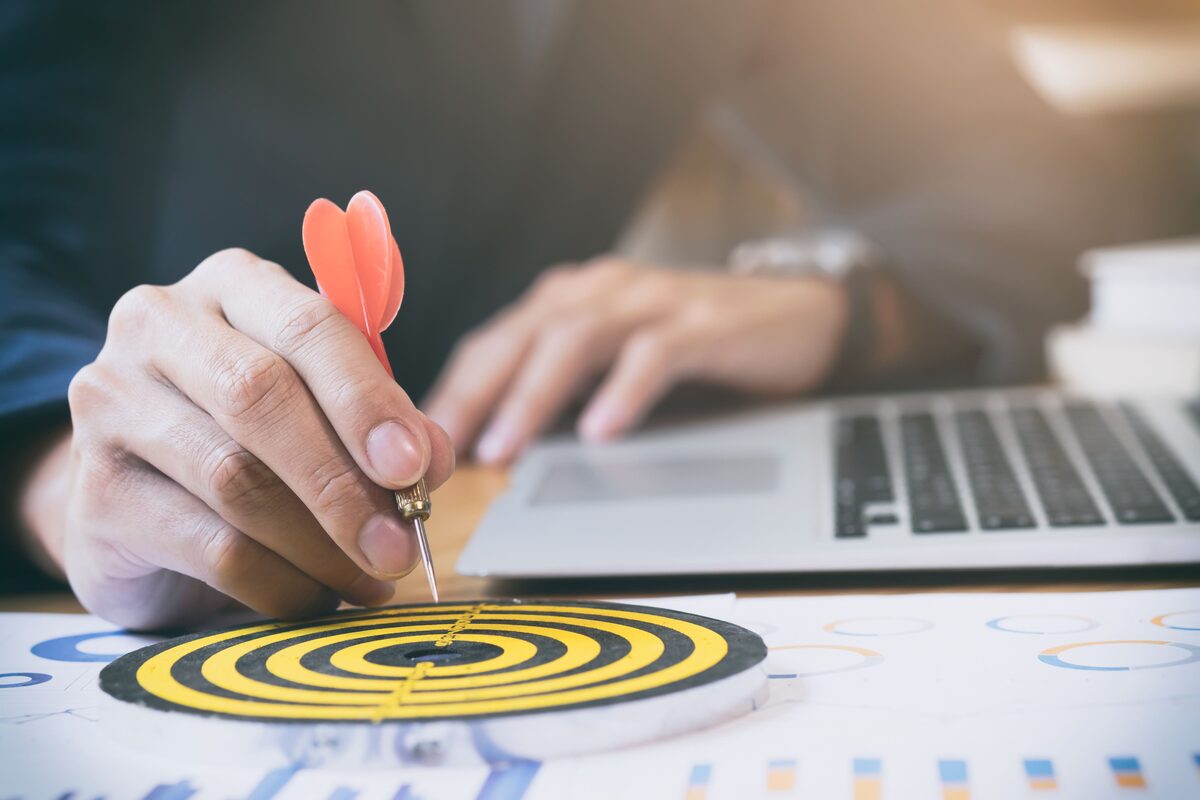 Estrategia de negocio apuntando a un objetivo